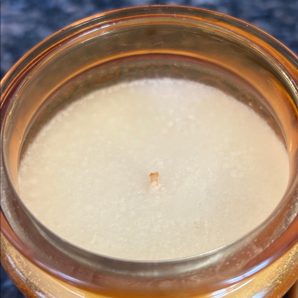 VOLUSPA BALTIC AMBER CANDLE NWT - Picture 3 of 5